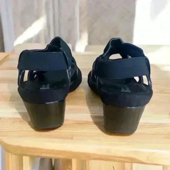 White Mountain black Patent-look slip-on sandals size 8M. 2” heels. - Picture 3 of 6
